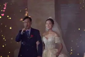 父亲在女儿婚礼上唱歌，感动了所有人，唱出了不舍视频封面