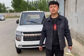 小哥花一万五买的电动四轮车，油电两用，暖风 天窗 自动挡值不值视频封面
