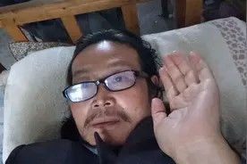 猪九戒想和十三，飞哥一起搞好歌手哭笑大赛，但只能顺其自然视频封面