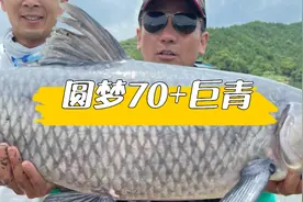 用螺蛳水库钓巨青、每一次黑漂、都是钓鱼人梦寐以求的时刻视频封面