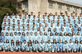 扬子石化2022年新入职员工合影，有你吗？视频封面