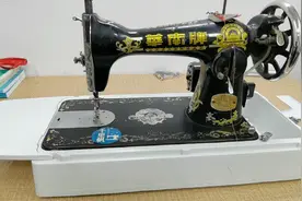 老式家用缝纫机缝制弹力针织面料跳线，老师傅教你解决新方法视频封面