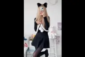 美女表情包，后面有黑丝与原神视频封面