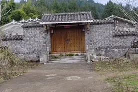 实拍四川有钱人家盖的房，四合院风格，这样的乡下环境你想住不？视频封面