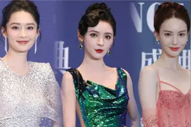 都是32岁的三位女演员，李沁、张予曦、金晨出席同场活动比美视频封面