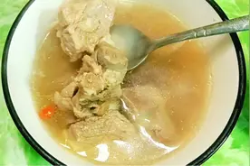 养肝草煲排骨汤，经常熬夜肝火旺盛要多喝这个汤，养肝护肝好气色视频封面