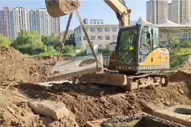 未雨绸缪防患于未然！商丘市城管局出动工程机械改造华商大道积水视频封面