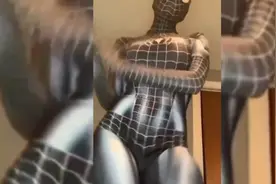 #搞笑视频  美女蜘蛛视频封面