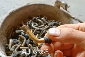 最近废品的价格比较高，今天卖废铜24块钱一斤，化油器5块一个。视频封面