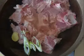 香到隔壁邻居突然来敲门问我要菜谱的红烧排骨，跟我学做不会错！视频封面