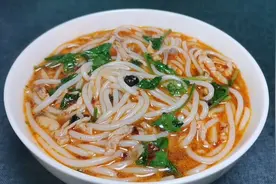 湖南人每天必吃的米粉，教你在家做，劲道爽滑，汤鲜味美视频封面