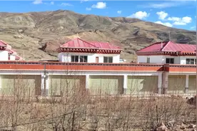 西藏海拔4000小县城边的小康屋真美视频封面