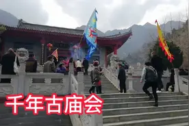 西安郊县秦岭山下传承了一千多年的古庙会，看到了很多传统手工艺视频封面