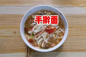 手擀面的家常做法，切菜擀面条煮面简单快速，孩子放学回家吃不够视频封面