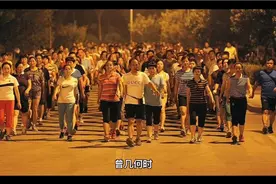 新“四害”：广场舞暴走队甩鞭子直播团！视频封面