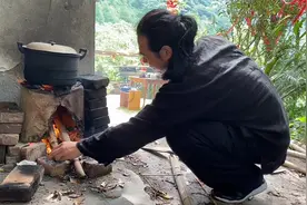 走近青城山隐士生活日常（上）：山中修行，有一种食物必不可少视频封面