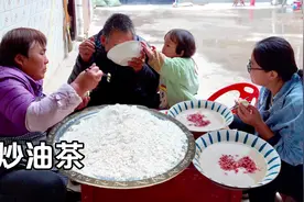 即将被遗忘的美食-铁锅炒面粉，天冷了冲一碗，暖胃又暖身！视频封面
