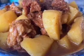 这样做的土豆炖牛肉月子里也可以吃，牛肉软烂入味土豆软糯营养好视频封面
