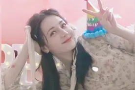 迪丽热巴最新生日写真照片俏皮美丽💋视频封面