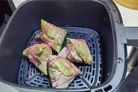 粽子放进空气炸锅，30年头一次见这种做法，真是高手在民间视频封面