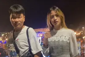 老挝万象偶遇大网红哈哈和莎莎，两人已经订婚，真人更加漂亮帅气视频封面