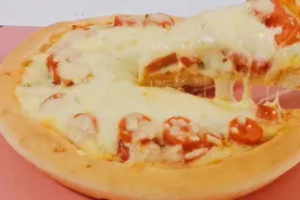 20年烘焙店披萨配方，教你在家做，饼底酥脆料足还拉丝，比买的香