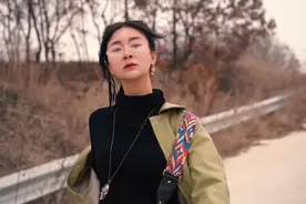 野外郊游车抛锚，媳妇却自己跑了😔视频封面