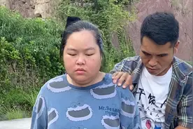 路遇社会不平事，看美女小姐姐如何机智救人视频封面