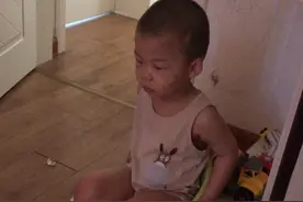气人，坐盆上不拉，穿上尿不湿就拉，非得往尿不湿里拉屎的哥哥视频封面