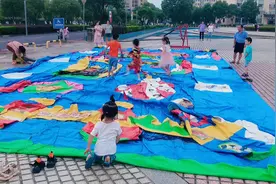 萍乡小伙实拍充气城堡全过程