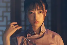 这么美丽女子被囚禁在笼子里视频封面