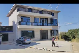 在农村花80万建了个房子只有过年才回去住，三个月不回去看的后果视频封面