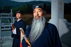 “乱世道士下山，盛世和尚敛财”，为何会有这样一种说法？视频封面