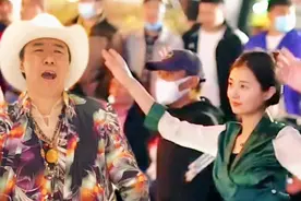 春雷歌声嘹亮，与伴舞小姐姐珠联璧合，场景太美观众直呼有眼福！视频封面