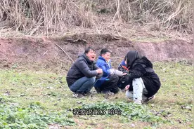 简先生带孩子们去炸牛s，简直太搞笑了，媳妇还喜提“婆婆”称号视频封面