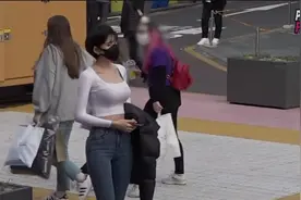 身材火辣的美女街头测试路人回头率，结果出人意料视频封面