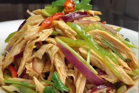 厨师长教你凉拌腐竹的家常做法，步骤详细，爽口开胃下酒又下饭视频封面