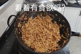 阿伟炒了一盆新鲜的小笋，做法简单，你觉得做的怎么样？视频封面