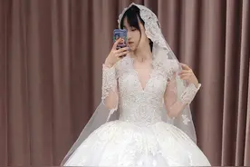 当 lo 娘 穿 上 婚 纱…视频封面