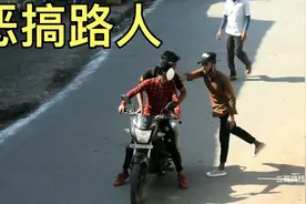 三哥街头恶搞，往路人脸上糊蛋糕，看看路人都是什么反应？