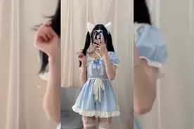 今日醒脑，吊带白丝的致命诱惑，找了个班上，衣服没干过，好累视频封面