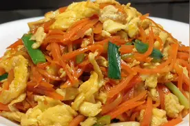 胡萝卜炒鸡蛋，先炒胡萝卜还是先煎鸡蛋？教你正确做法，真好吃视频封面