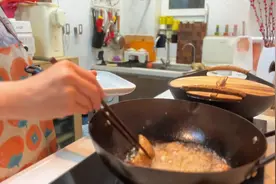 铸铁的大铁锅真是太好用了，开好了做菜一点不粘，晚餐铁锅炖好香视频封面