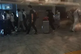 广东省取消广州和佛山市“持48小时核酸证明出省”，大家深夜回家视频封面