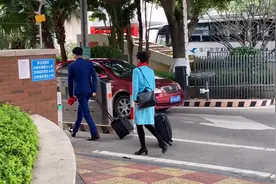 厦门洪文六里，简称空姐村街上都是穿制服的空姐楼下豪车一字排开视频封面