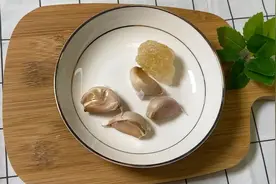 止咳化痰小妙招，蒜头与冰糖隔水蒸一蒸，效果很神奇，老人小孩喝视频封面