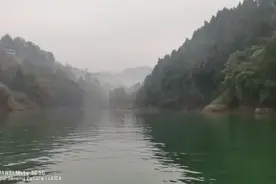 在高峡平湖中流击水：烟波浩淼，湖光山色，壮美辽阔，气象万千。视频封面