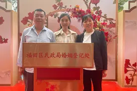 为父母“补办”一场婚礼，中式西式都体验了，两人开心的像个孩子视频封面