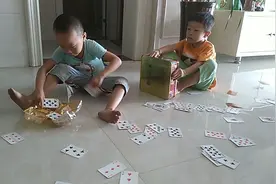 两个小孩子快速成为好朋友的四部曲，从气人搞笑到暖心，值得一看视频封面