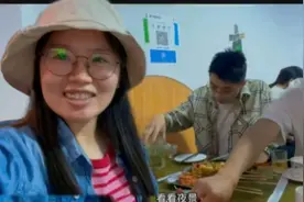 玲子第一次来汶川从山上下来，就开启城市夜生活吃烧烤，看夜景。视频封面